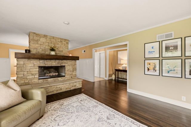 9 W Rolling Hills Dr, Wichita, KS 67212