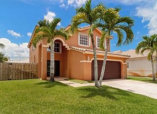 10526 SW 14th Ct, Pembroke Pines, FL 33025