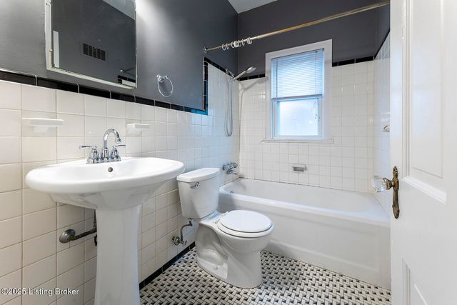 505 Oxford Pl, Louisville, KY 40207