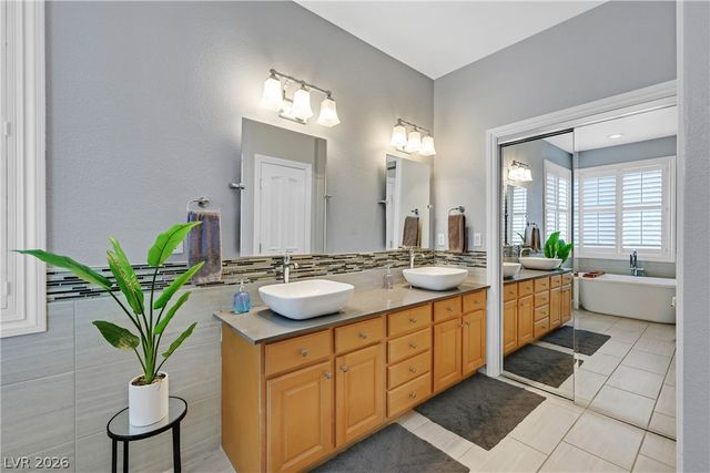 269 Hickory Hollow Avenue, Las Vegas, NV 89123
