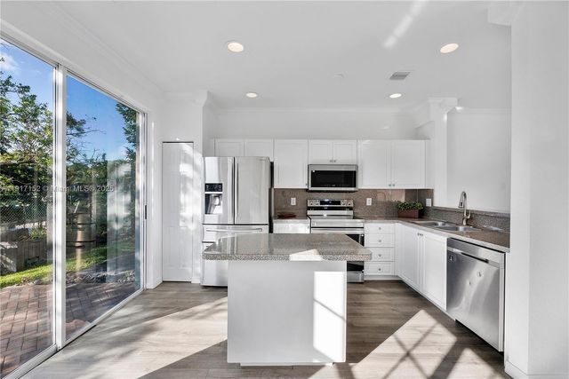 3991 NW 92 Avenue, Sunrise, FL 33351