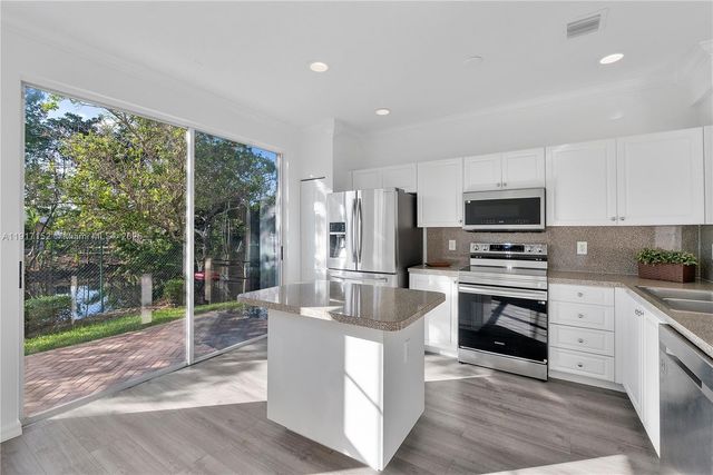 3991 NW 92 Avenue, Sunrise, FL 33351