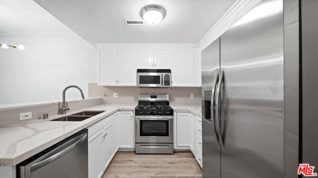 2335 S Bentley Avenue 207, Los Angeles, CA 90064