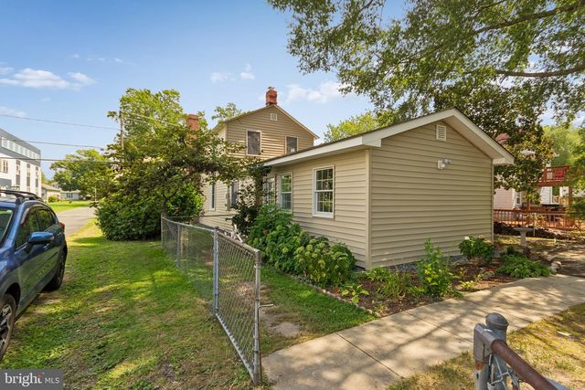 301 BANCROFT AVE, Colonial Beach, VA 22443