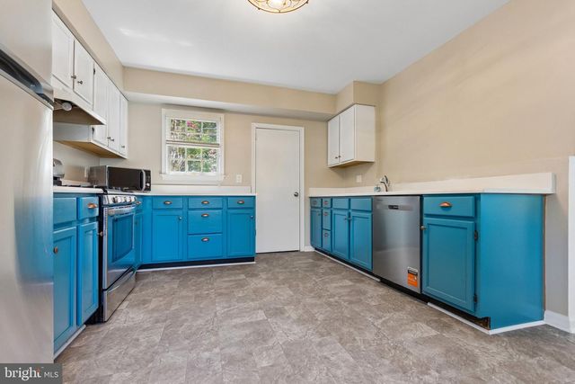 301 BANCROFT AVE, Colonial Beach, VA 22443