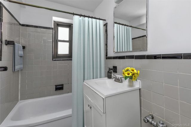 102-55 67 Road 3V, Forest Hills, NY 11375