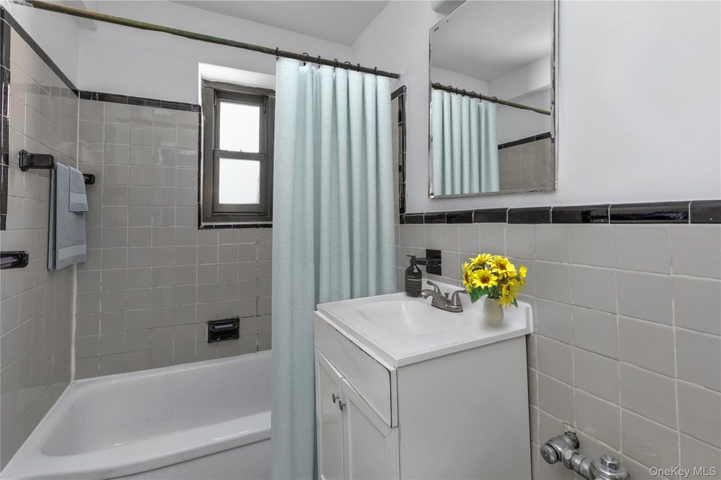 102-55 67 Road 3V, Forest Hills, NY 11375 — photo 5