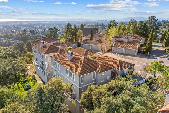 4636 Redwood Rd, Oakland, CA 94619