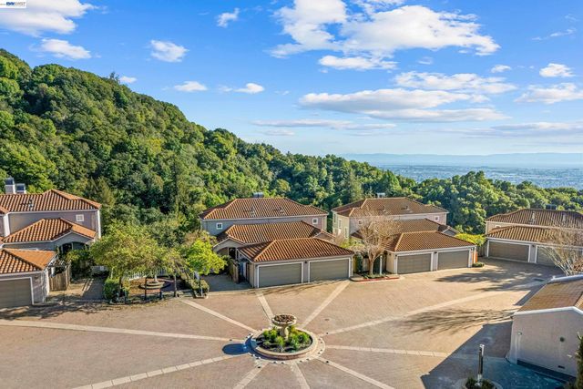 4636 Redwood Rd, Oakland, CA 94619