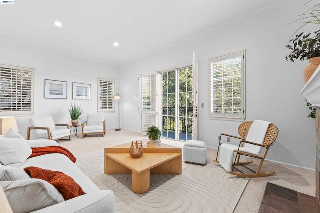 4636 Redwood Rd, Oakland, CA 94619