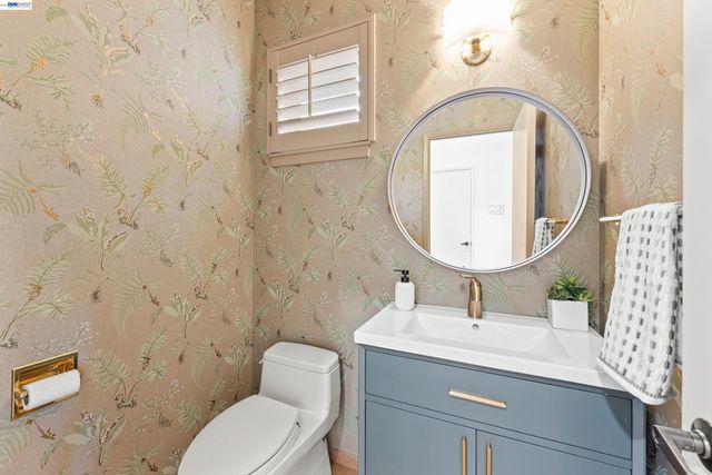 4636 Redwood Rd, Oakland, CA 94619