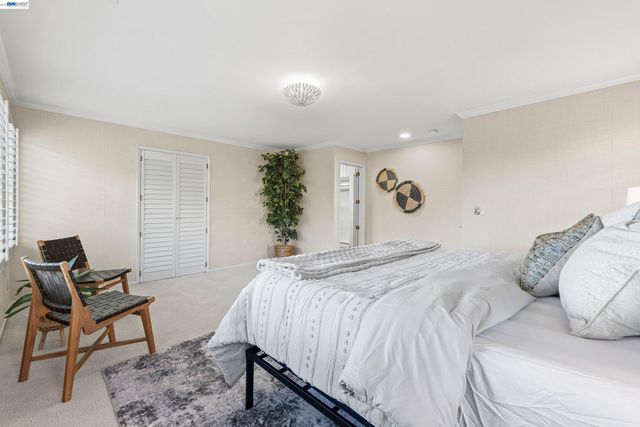 4636 Redwood Rd, Oakland, CA 94619