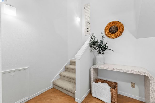 4636 Redwood Rd, Oakland, CA 94619