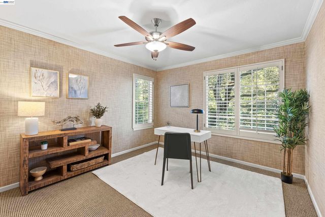 4636 Redwood Rd, Oakland, CA 94619