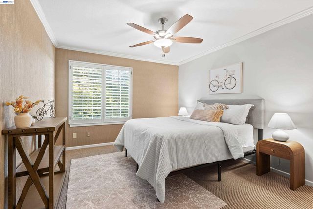 4636 Redwood Rd, Oakland, CA 94619