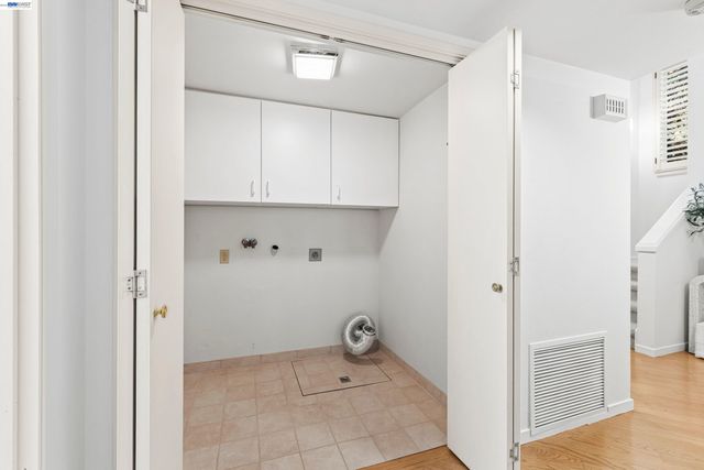 4636 Redwood Rd, Oakland, CA 94619