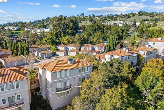 4636 Redwood Rd, Oakland, CA 94619