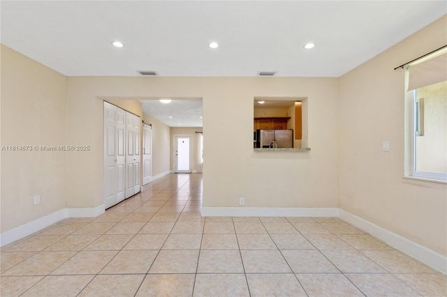 918 NE 6th St, Hallandale Beach, FL 33009