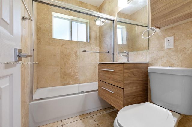 918 NE 6th St, Hallandale Beach, FL 33009