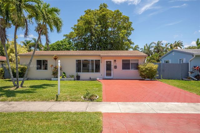 918 NE 6th St, Hallandale Beach, FL 33009