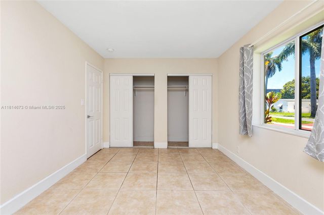 918 NE 6th St, Hallandale Beach, FL 33009