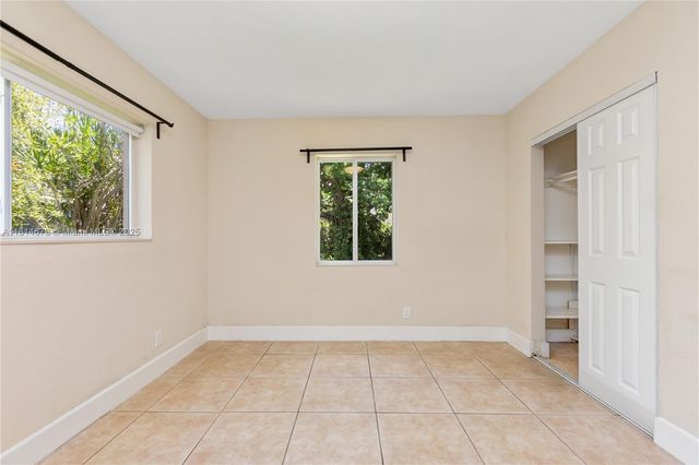 918 NE 6th St, Hallandale Beach, FL 33009