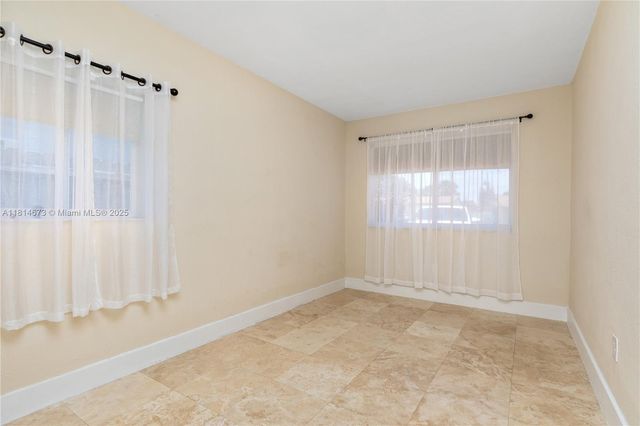 918 NE 6th St, Hallandale Beach, FL 33009