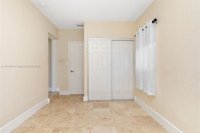 918 NE 6th St, Hallandale Beach, FL 33009