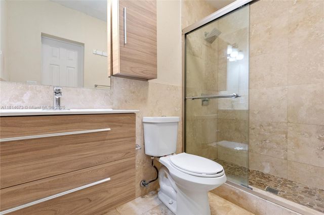 918 NE 6th St, Hallandale Beach, FL 33009