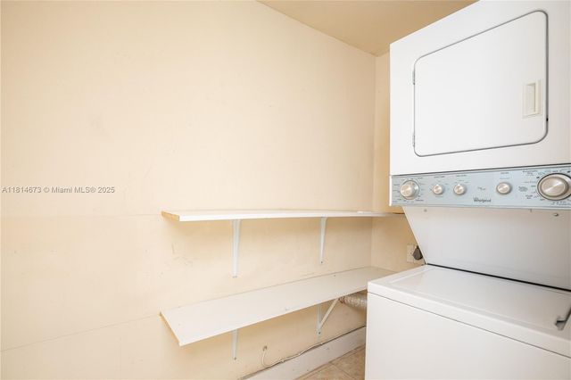 918 NE 6th St, Hallandale Beach, FL 33009