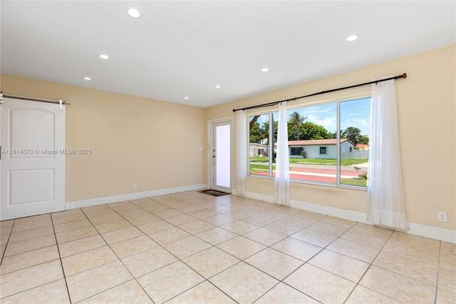 918 NE 6th St, Hallandale Beach, FL 33009