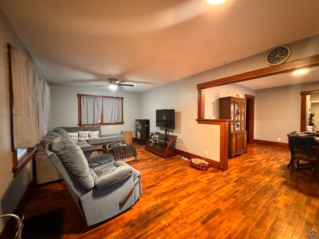 329 NW Waite ST, Topeka, KS 66606