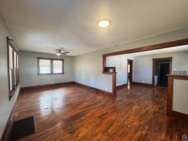 329 NW Waite ST, Topeka, KS 66606