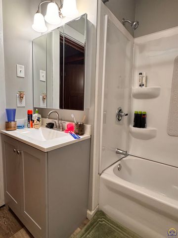 329 NW Waite ST, Topeka, KS 66606