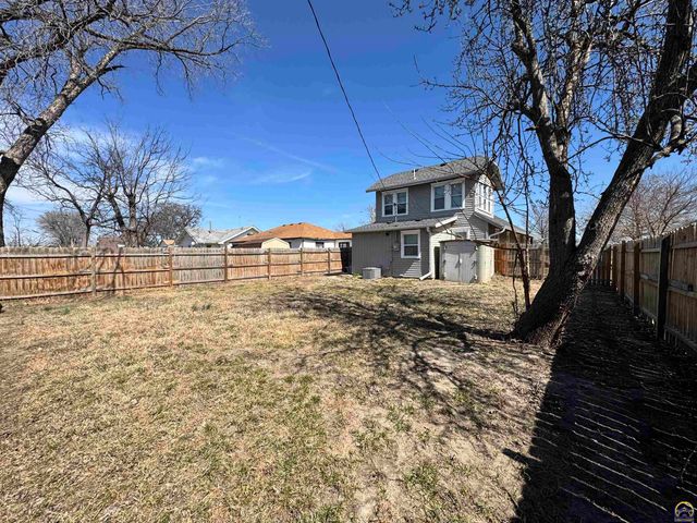 329 NW Waite ST, Topeka, KS 66606