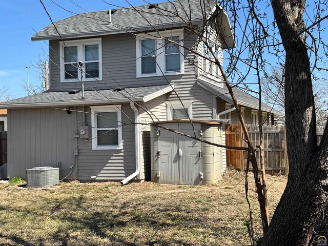 329 NW Waite ST, Topeka, KS 66606