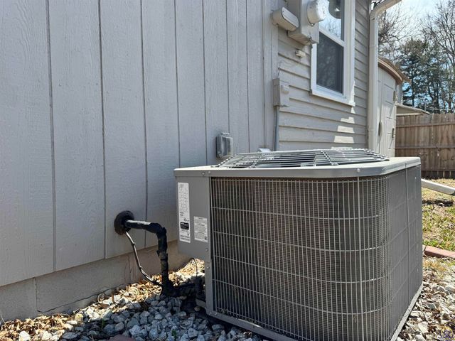 329 NW Waite ST, Topeka, KS 66606