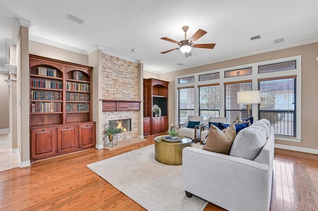 209 Hunters Lane, Friendswood, TX 77546