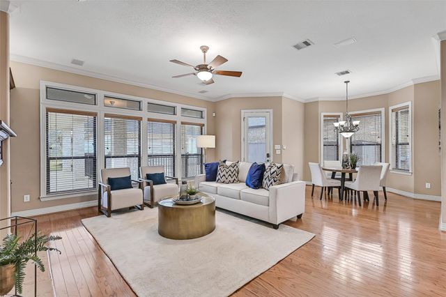 209 Hunters Lane, Friendswood, TX 77546