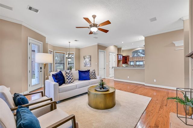 209 Hunters Lane, Friendswood, TX 77546