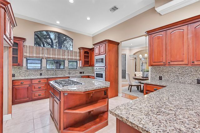 209 Hunters Lane, Friendswood, TX 77546