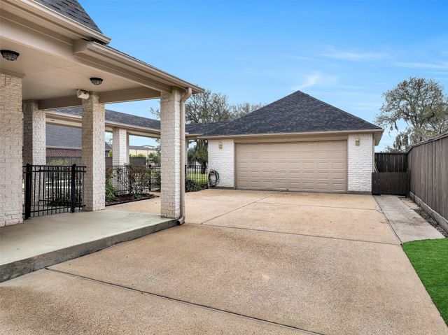 209 Hunters Lane, Friendswood, TX 77546