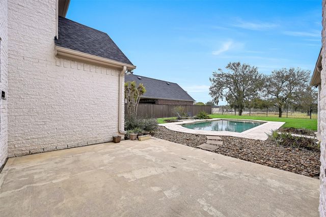 209 Hunters Lane, Friendswood, TX 77546
