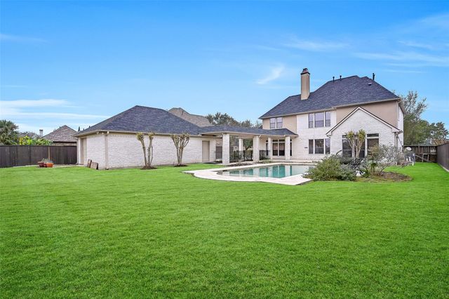 209 Hunters Lane, Friendswood, TX 77546