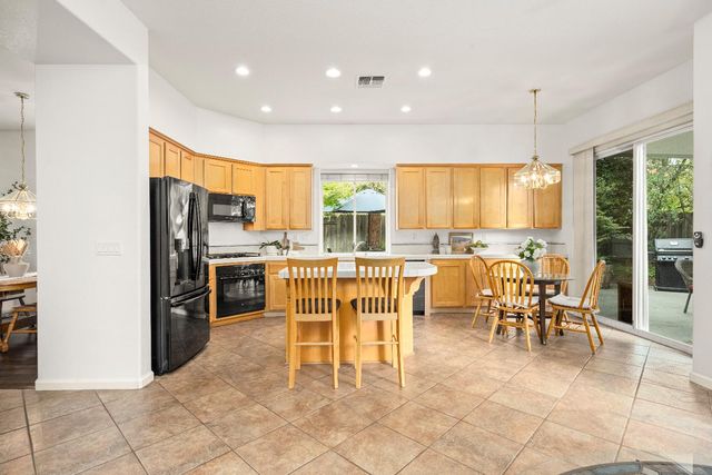 865 Hagen Ct, Folsom, CA 95630