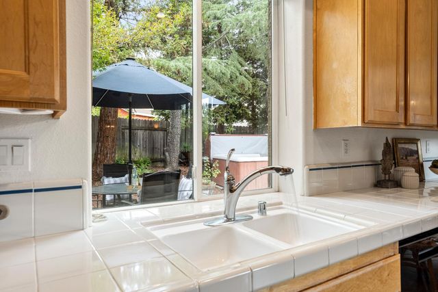 865 Hagen Ct, Folsom, CA 95630