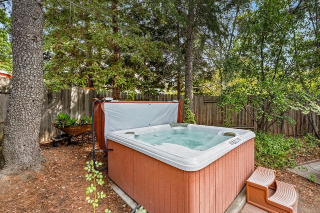 865 Hagen Ct, Folsom, CA 95630