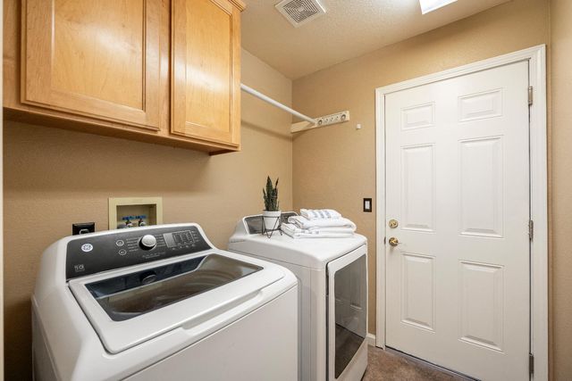 865 Hagen Ct, Folsom, CA 95630