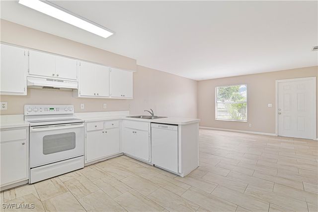 524-526 SE 24th AVE, Cape Coral, FL 33990