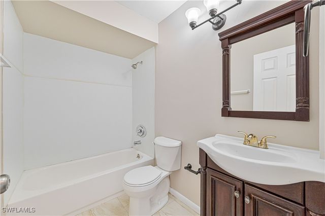 524-526 SE 24th AVE, Cape Coral, FL 33990